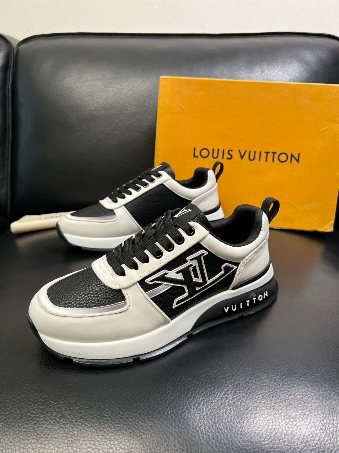 Men's shoes 💰 780 Lv High quality top crafts Louis Vuitton, sports sneakers counter synchronization, uppers imported from Italy, high-quality splicing with colorful and complex crafts, imported lambswool lining soft and comfortable, soles: original soles specially provided by the original factory, T men's shoes 💰U exclusive movable molded soles super comfortable, original and single goods, high quality, welcome to compare, code number 39-44 (customized 38 45)